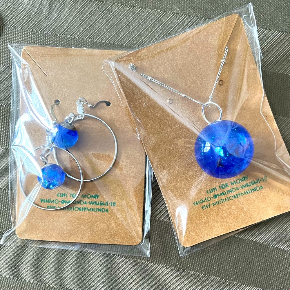 Earth 🌎 Day earring & necklace set. Resin, hand made.